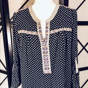 B skies are Blue Boutique style black shirt